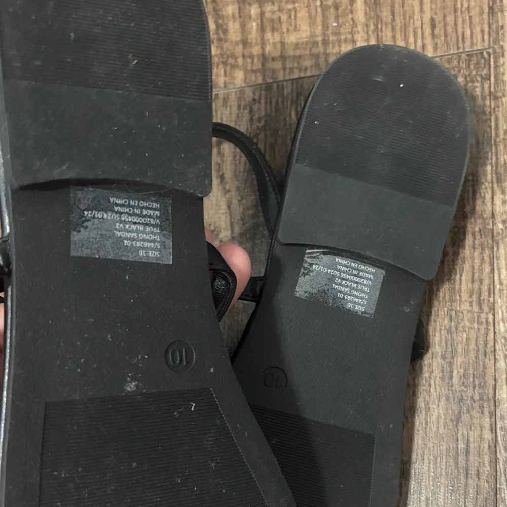 GAP Elegant Black Sandals - Picture 3 of 3